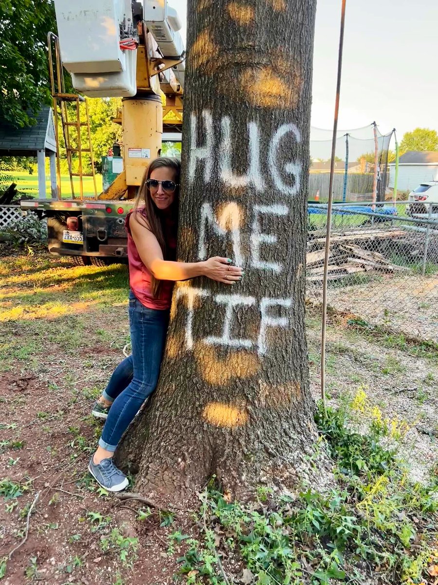 MrsLoucksWY_ART's tweet photo. 🌳Way to go bulldogs!  This line up is a sight I can’t wait to see G-R-O-W!  What a way to show how 1 student with an idea💡 to INSPIRE and her teacher can lead and impact an entire community!  #WYProud #AwesomeStartsHere #treehugger #happylittletrees 
@wyasdblue
@WYASDSupt https://t.co/Asm3LMW0zT