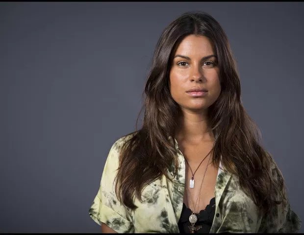 autor: preciso de uma mulher bonita que tenha as acting skills de uma caneta bic 

Sic: