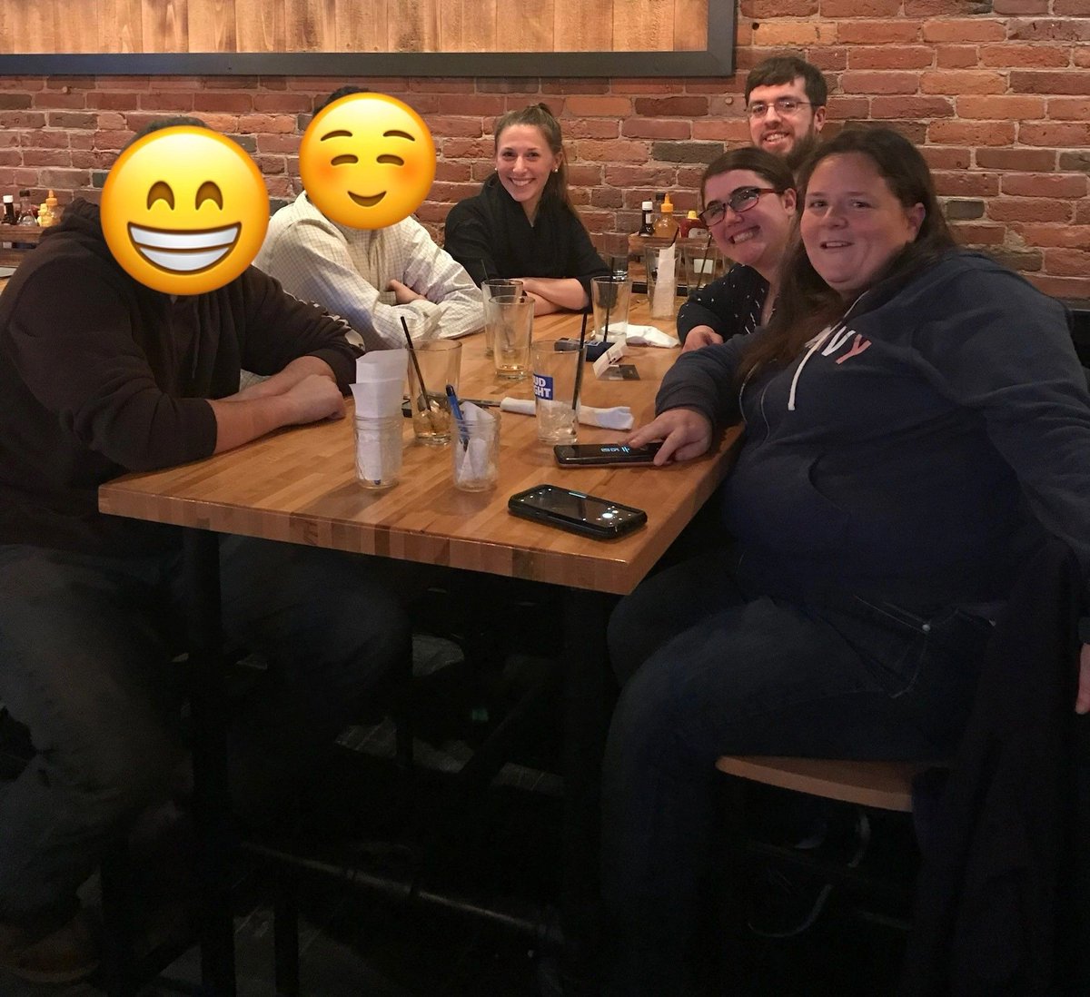 XscapedGames's tweet image. Throwback Thursday to the day the "Sharks" won Pub Trivia! 
🦈!🦈!🦈!