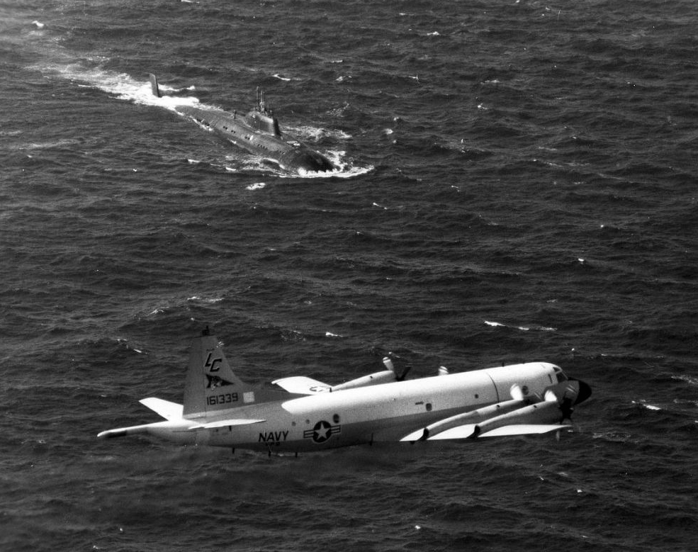 pilotphotog's tweet photo. A P-3 Orion performing as a #subhunter. In case you missed it, check out the video here: https://t.co/88IwReSfhu https://t.co/2ZHxOx98Ot
