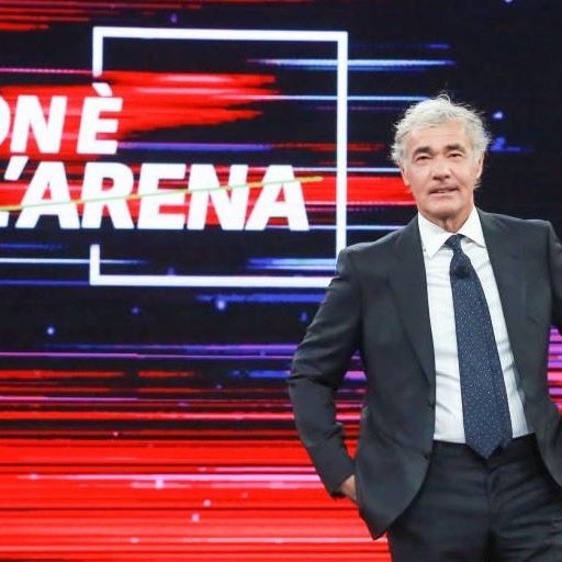 🟠#La7 sospende #Nonèlarena. 

Il programma condotto da Massimo Giletti non sarà in onda da domenica. Lo rende noto l'azienda che ringrazia il conduttore per il lavoro svolto in questi sei anni.