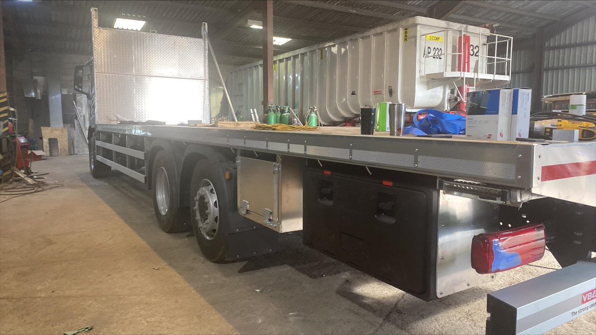 Another 18 Tonne Rigid in build to add to our existing fleet, 6 more coming Q4 2023

#strengthinroadtransport
#bodybuilding
#fleetmanagement
#newbuild