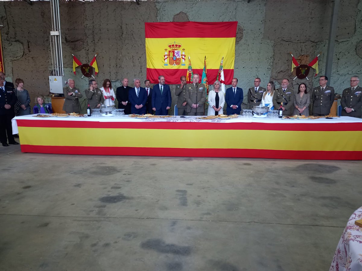 dipuguadalajara's tweet photo. 👉El presidente José Luis Vega ha asistido a la entrega de mando del Parque y Centro de Mantenimiento de Material de Ingenieros al Coronel Rodolfo Arroyo

🇪🇸Un acto que se ha celebrado en el Acuartelamiento “Capitán Arenas” https://t.co/lw1g2I6fwY
