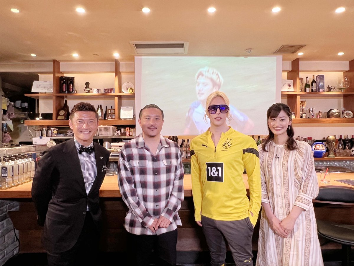 manaton12's tweet photo. 4/15(土)22:00〜放送のBS日テレ【ブンデスリーガマンスリーセレクション】今回はゲストに元日本代表、安田理大さんを迎えて第26節バイエルン対ドルトムントをメインに解説していただきました！日本人選手の活躍も取り上げています！是非ご覧ください☺︎ https://t.co/pK1wccNIF5