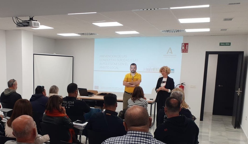 AndaluciaRELAS's tweet photo. #SaludPúblicaAndalucía
#RotaRELAS
Proyecto europeo #Implemental de prevención del Suicidio en la provincia de #Cadiz. Formación a profesionales del @RotaAyto
@saludand
@VidaSaludAnd
@ags_nortecadiz
@EASPsalud
#localizarlasalud https://t.co/pSXcCv9s3k