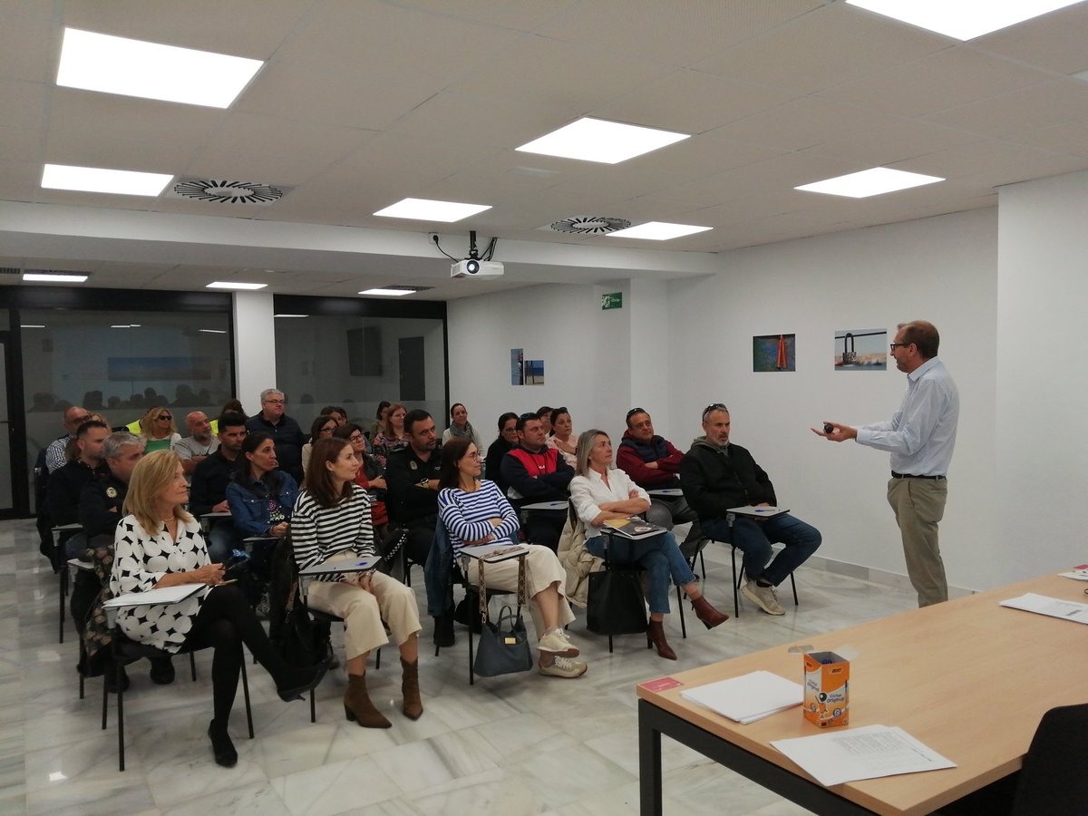 AndaluciaRELAS's tweet photo. #SaludPúblicaAndalucía
#RotaRELAS
Proyecto europeo #Implemental de prevención del Suicidio en la provincia de #Cadiz. Formación a profesionales del @RotaAyto
@saludand
@VidaSaludAnd
@ags_nortecadiz
@EASPsalud
#localizarlasalud https://t.co/pSXcCv9s3k