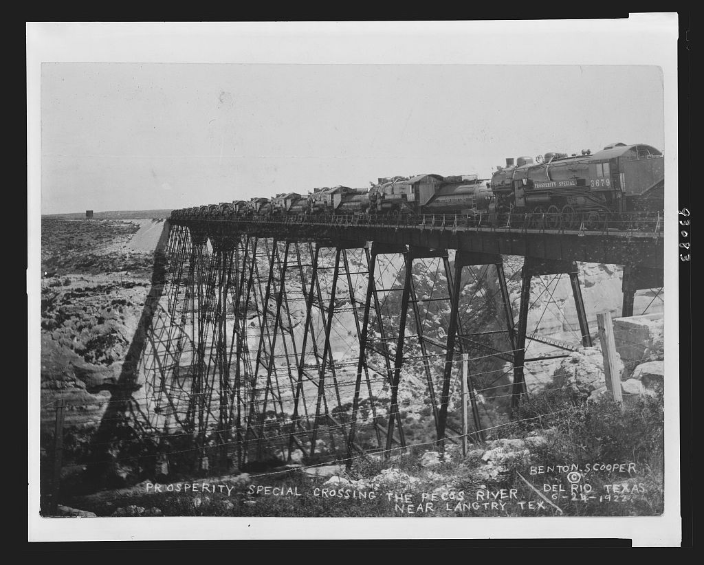 Southern Pacific Railway 'Prosperity Special' consisting of 20 new Baldwin steam locomotives crossing the Pecos river, near Langtry, Texas headed to Los Angeles, CA. June 24, 1922. Library of Congress, LC-USZ62-93083. #SteamTrains #Locomotives #Trains #PecosRiver #Langtry #Texas