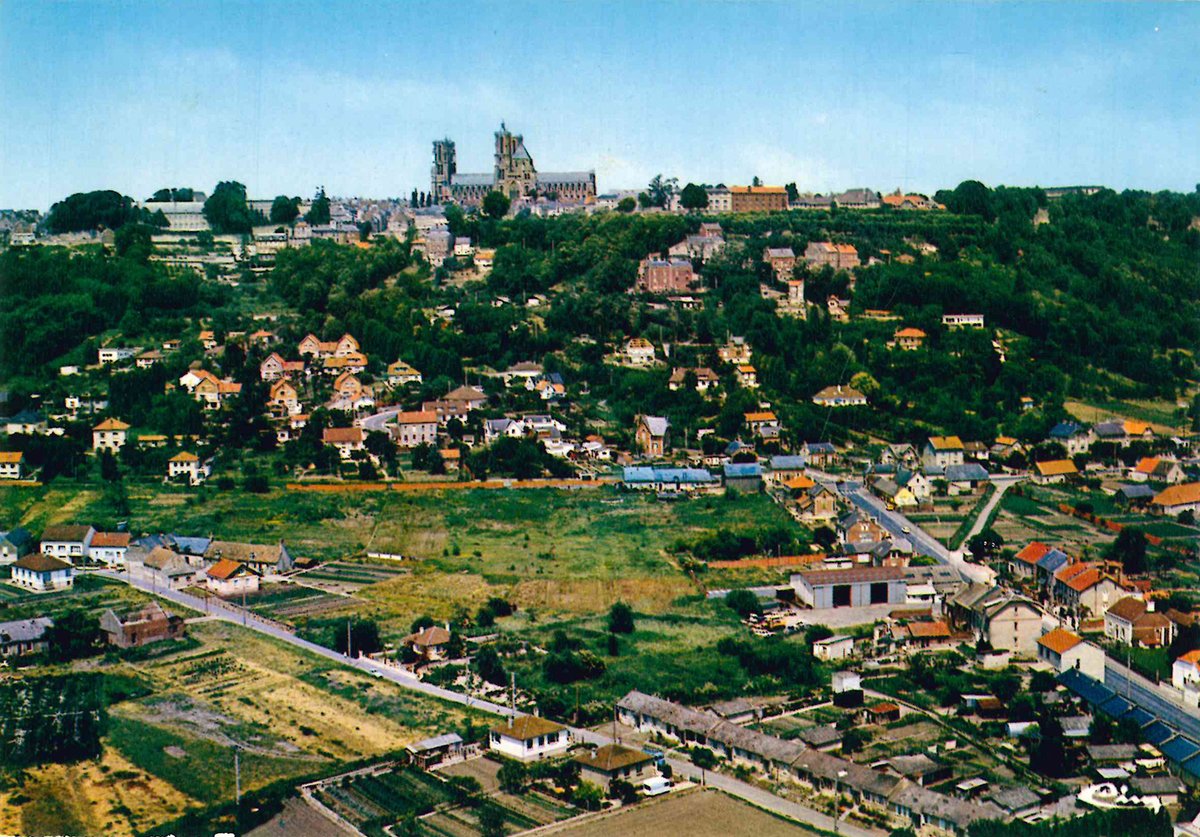 LaonTourisme's tweet photo. [L🅰️ON D'🅰️NT🅰️N]
📍Vue sur la colline de Laon, côté sud (quartiers d'Ile-de-France et d'Ardon, ville basse)
Crédit cp ©️ DB / Crédit photo ©️ Société des 4 Vents
#Laon #laondantan
#Aisne #hautsdefrance #Picardie
#villebasse #colline #thenandnow #thenandnowlaon #avantapres https://t.co/a4EqAk47a2