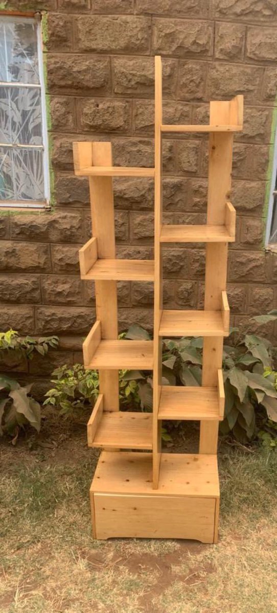 lialijoseph's tweet photo. All wood is all good

#bookshelf
#Ask_And_It_Shall_Be_Carved

#LiaLi’s
#Carving_Smiles https://t.co/E4xdgSabff