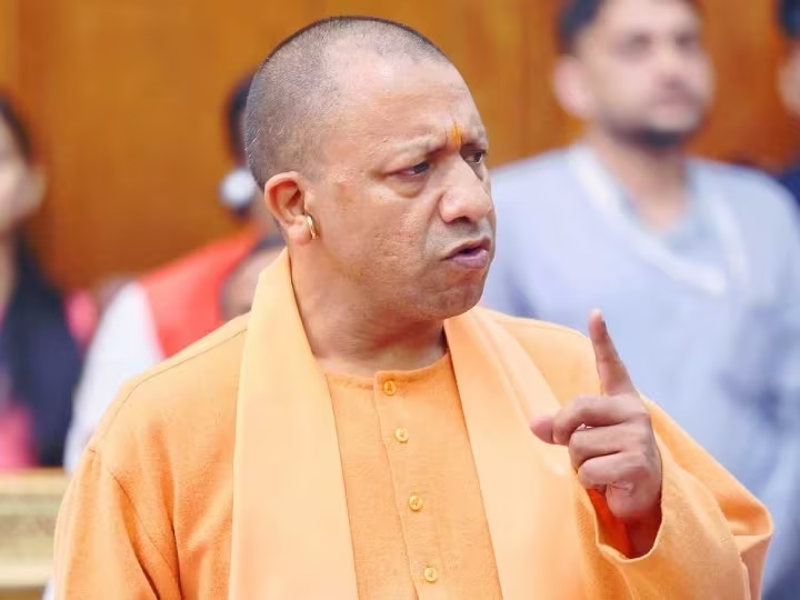 उमेश पाल हत्याकांड में फरार असद अहमद और शूटर गुलाम के एनकाउंटर पर सीएम योगी आदित्यनाथ ने प्रतिक्रिया दी. उन्होंने अधिकारियों की तारीफ की. इसके साथ ही सीएम ने कानून व्यवस्था पर बड़ी बैठक बुलाई है. CM योगी ने UP STF की सराहना की. अमिताभ यश और उनके अधिकारियों की सराहना की. प्रमुख