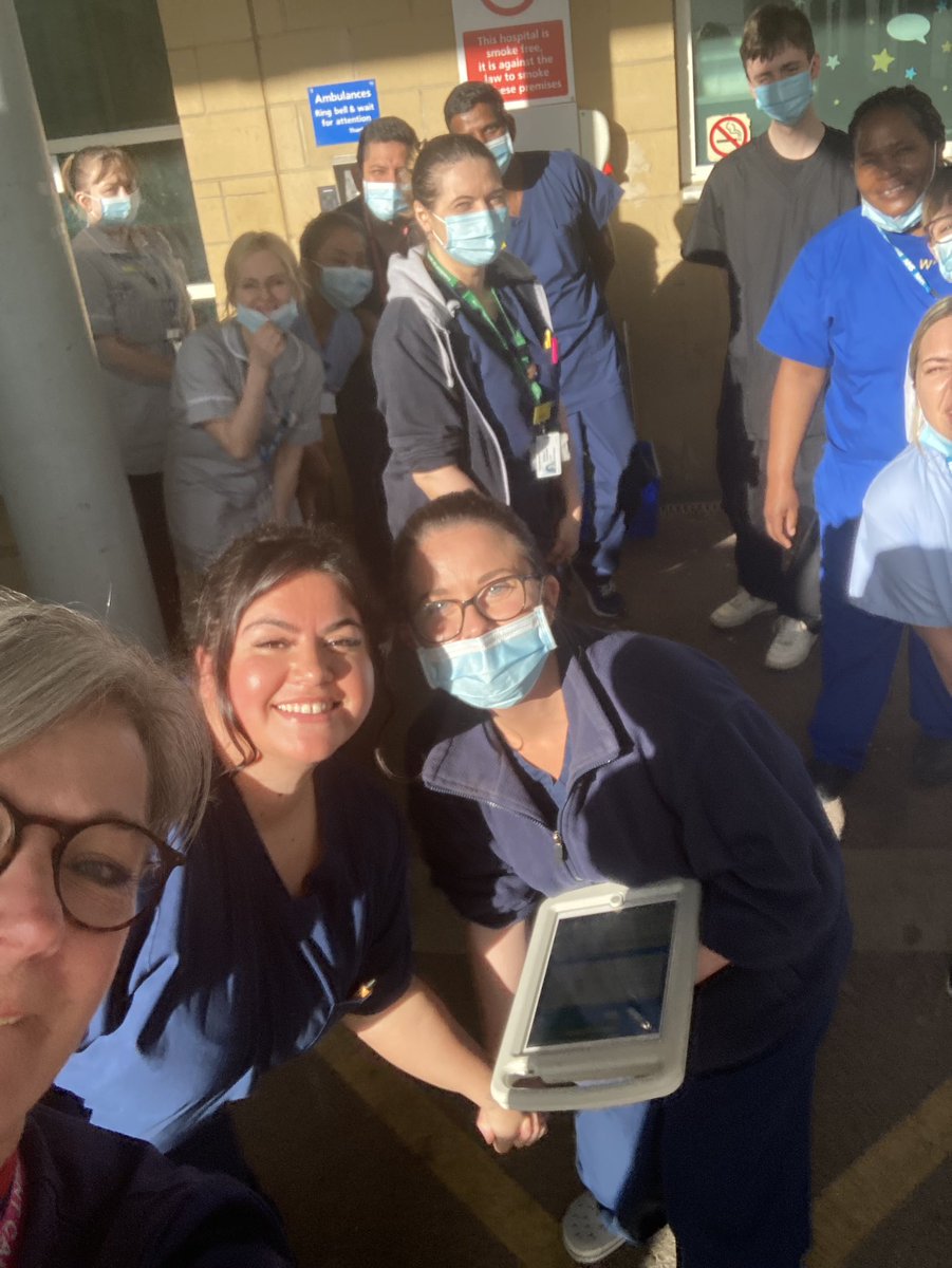 ange_forster's tweet image. The fabulous #teamED safety huddle in the sunshine 🌞