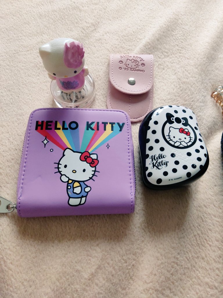 What's inside my bag...😁🥰
@MissCoffeeAdik <a href="/Iam_Baneng/">AVA 🇵🇭❤️</a> <a href="/grace_durias/">Gracie Bony</a> ...HK forever ..😁😁😁