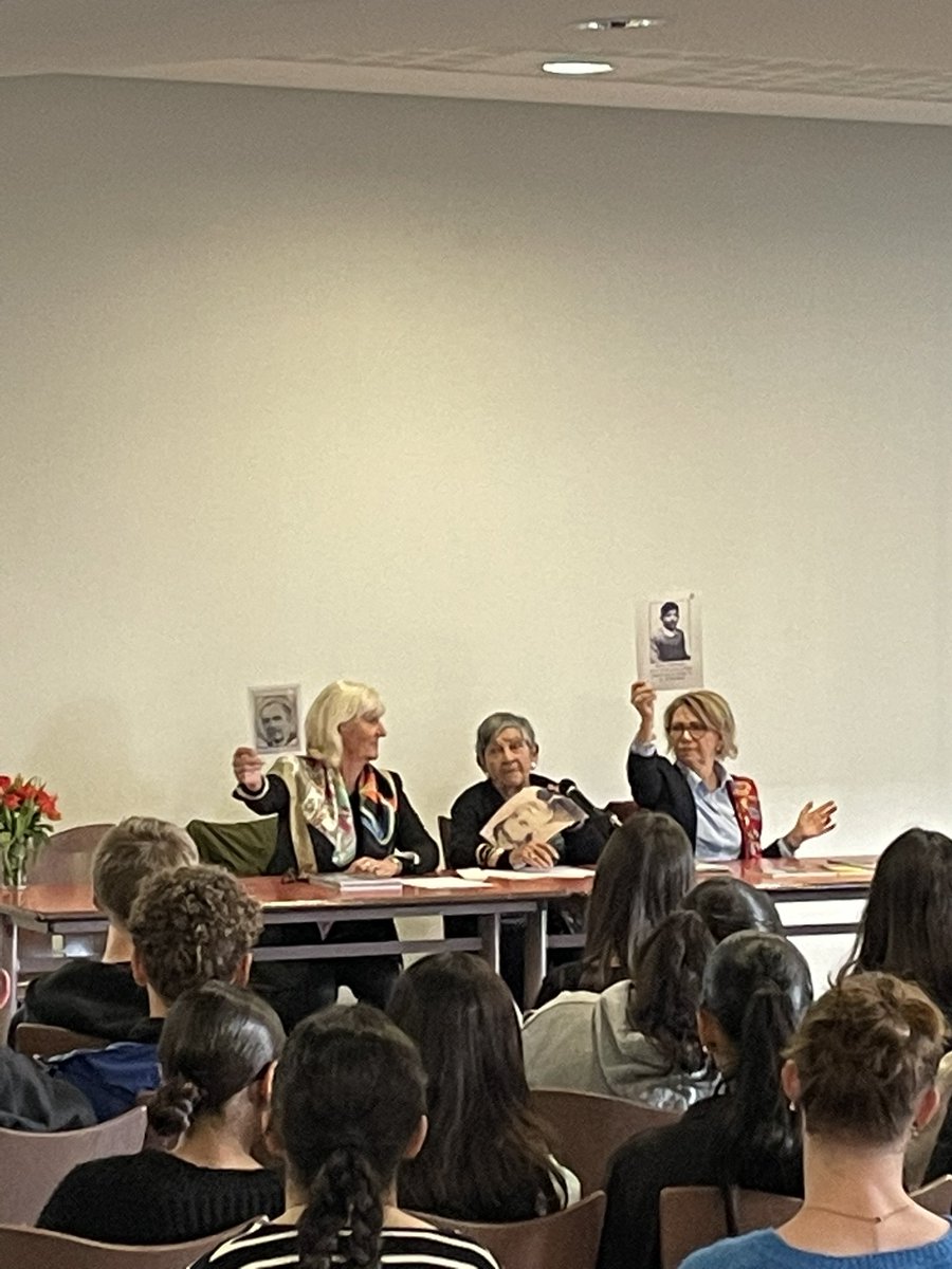 JPVernant31's tweet photo. Le collège @JPVernant31 a l’immense honneur de recevoir aujourd’hui Mme Ginette Kolinka. Un témoignage émouvant et si important pour nos jeunes. #HistoireetMémoire @DSDEN31 @actoulouse @EskenaziSand @leclercarno https://t.co/5MWwbpkGvf