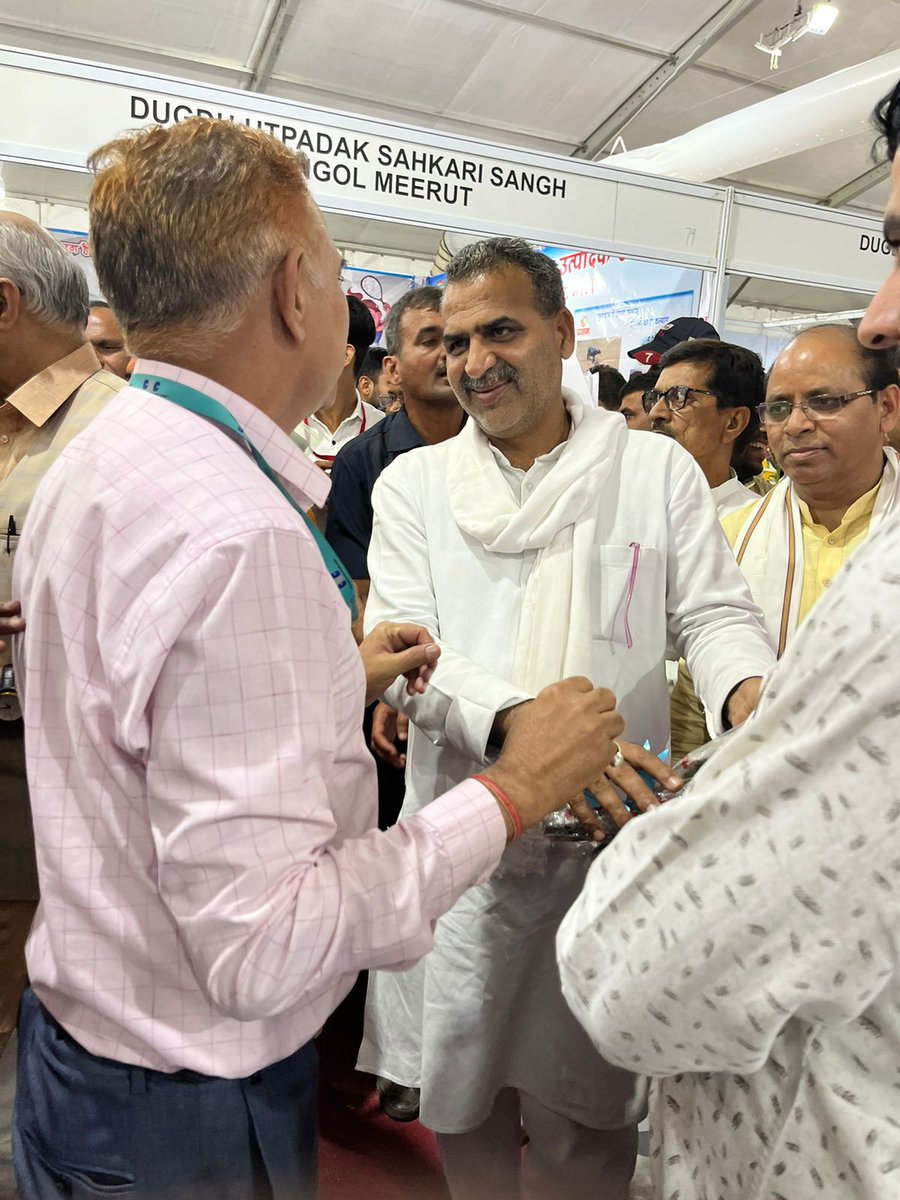 ostyagi94's tweet photo. CSC Stall Visited by Dr Rajendra  Bambal ji joint Commissioner department of Animal Husbandry and Darying  &amp; Minister of Animal husbandry and Dariying Government of India'.

@CSCUttarPradesh @ceo_csc @atulitrai https://t.co/NPgzV1uvVV