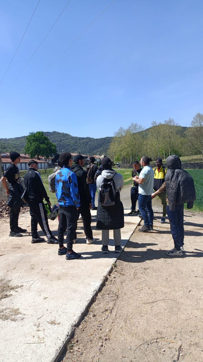 EpiaOlot's tweet image. QUÈ PUC FER QUAN ACABI EL PFI? A l’Escola Pia donem resposta i visitem a @INSLAGARROTXA per conèixer els cicles formatius i ajudar als alumnes del PFI en la seva presa de decisions. 
Moltes gràcies per l'acollida!! 
#FPOLOT #PFIOLOT @escolapiacat @olot_cat
