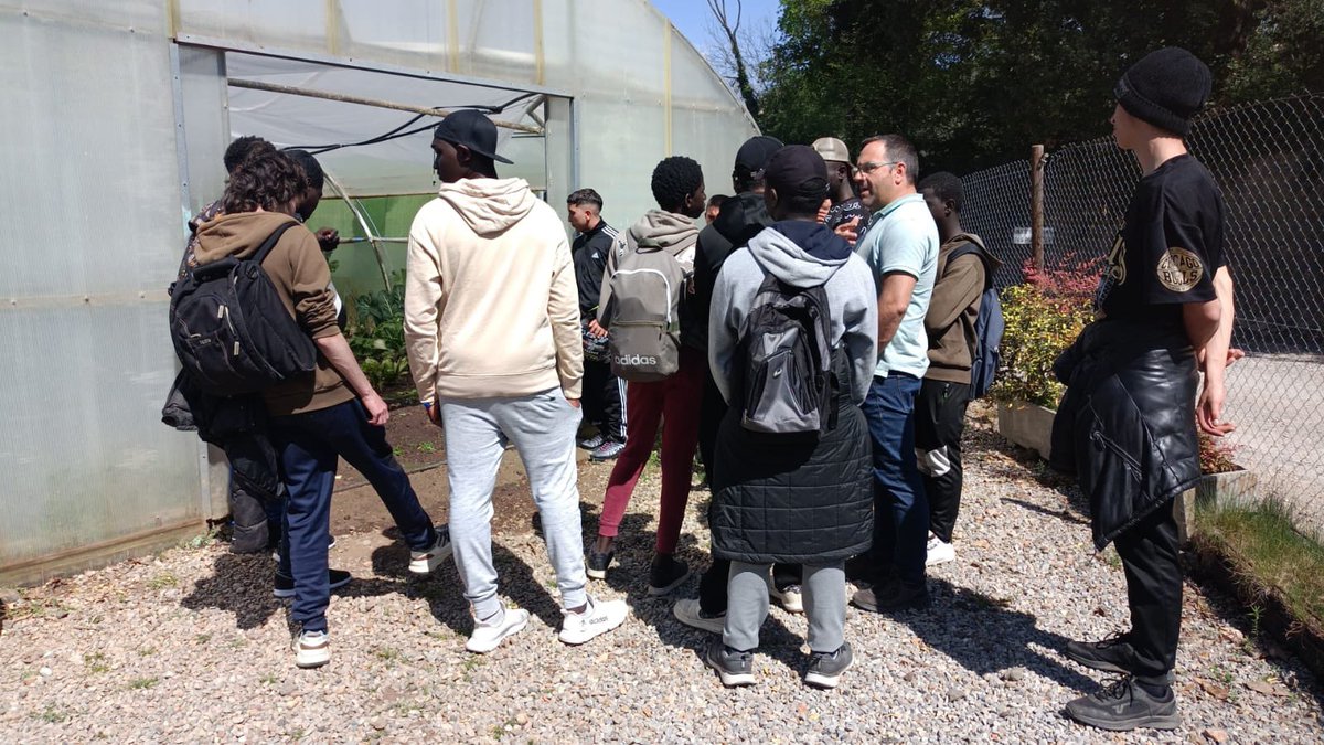 EpiaOlot's tweet image. QUÈ PUC FER QUAN ACABI EL PFI? A l’Escola Pia donem resposta i visitem a @INSLAGARROTXA per conèixer els cicles formatius i ajudar als alumnes del PFI en la seva presa de decisions. 
Moltes gràcies per l'acollida!! 
#FPOLOT #PFIOLOT @escolapiacat @olot_cat