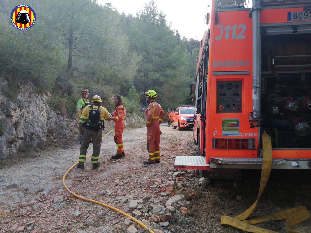 BombersValencia's tweet photo. 📸 Imatges #IFGenoves d’esta matinada i de primeres hores d’este matí. Continuem treballant. https://t.co/W055F51V7s