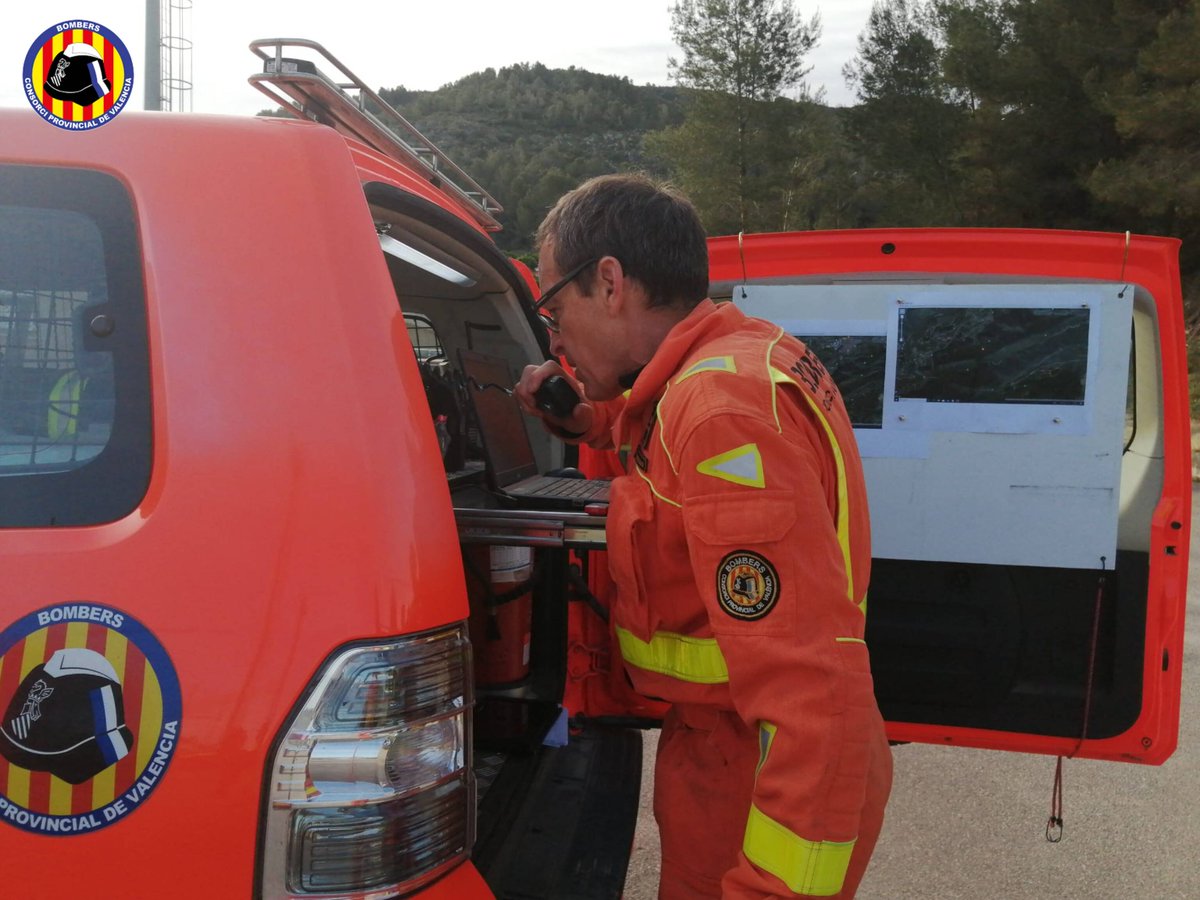 BombersValencia's tweet photo. 📸 Imatges #IFGenoves d’esta matinada i de primeres hores d’este matí. Continuem treballant. https://t.co/W055F51V7s