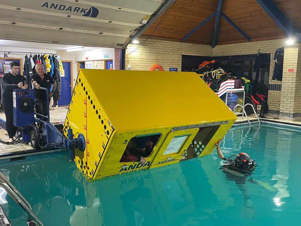 HANTSAR's tweet photo. Our Water Team visited @AndarkDiving to practice in their pool. Practicing handling casualties, working with spinal boards and got to experience underwater escape training.
A massive thank you to the team at Andark who continue to support us.
#waterteam #hantsar20 #hantsar https://t.co/KZahgEULoq