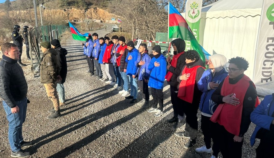 globalbrief_now's tweet photo. Day 123: Peaceful protesters on #Lachin-#Khankendi road demand end to #ecocide against #Azerbaijan https://t.co/nLTTJMWSLT #StopArmenianEcocide #StopArmenianEcoterror https://t.co/bsQREJoPHL