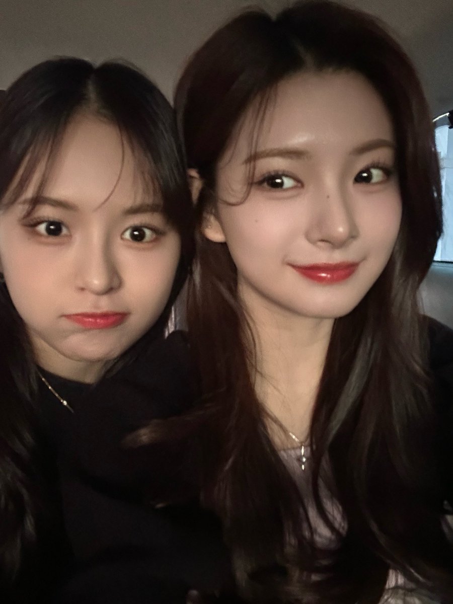 🧚‍♀️💭 .. “행복 !” A shimmering star, bright as can be, E:U 언니 ᨴ ˖ ࣪໑ lovely to see. Her grace and beauty, oh_so_rare, Like a blooming flower, she captivates all, A true wonder to recall! With each passing moment, our weave a tale, Of life's beauty, so fragile and frail ᐢ..ᐢ