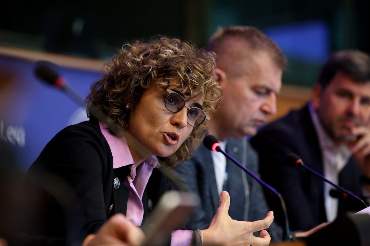 <a href="/DolorsMM/">Dolors Montserrat</a> 🗣 "Gracias a la <a href="/FundacionECO/">Fundación ECO</a> por apoyarnos con su conocimiento y talento, desde el principio que comenzamos a trabajar en el 'European Beating #Cancer Plan', para darnos luz, apoyo y soporte en la elaboración de todo el plan"

#CancerNOW