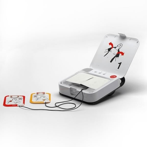 owenmorgs's tweet photo. Asking a lot from the twittersphere lately but here's another #defib related request: Any tips/thoughts (other than £££) on using the @StrykerEC owned Physio Control #Lifepak CR2 #AED & Trainer? @MaestegCFR's @RevGeraint parish has been gifted one. #CFR #CPR #FREC #FPOS #EMS https://t.co/D5JeqDsw17