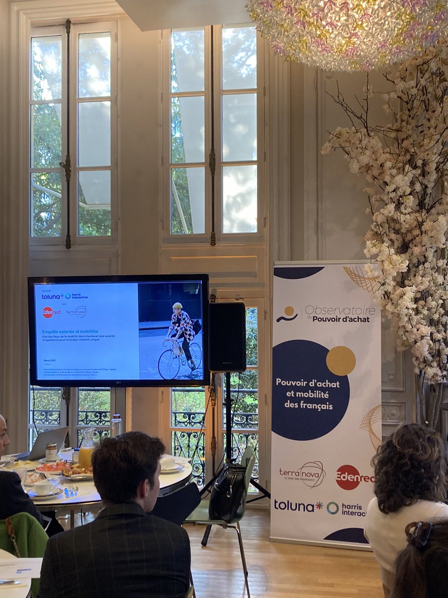 terra_nova_tn's tweet photo. 🟢#Pouvoirdachat et #mobilité des salarié(s) en France : une étude exclusive @EdenredFrance avec @harrisint_fr et @_Terra_Nova présentée ce jour : quelles appétences pour la mobilité durable ? Quelles contraintes ? Quels besoins ? 
Lire l’étude ici ➡️https://t.co/r68HnXsJbz https://t.co/LXLK5jeWqh