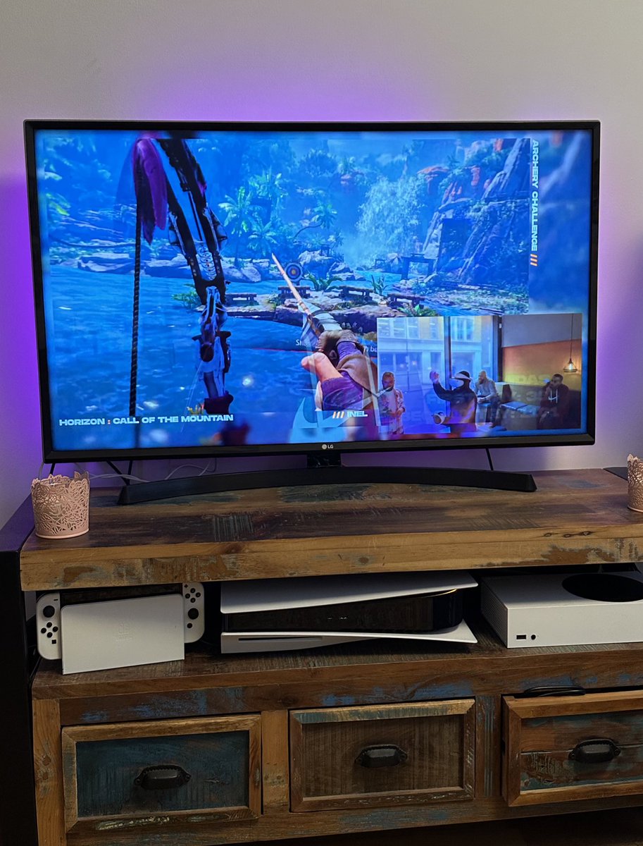 Nahhhh <a href="/_AlexNoon/">Alex</a> was sending bare shots at me 😂😂😂

<a href="/100PercentCrit/">100 Percent Crit</a> this video is TOO FUNNY! 

Me x <a href="/inel/">Inel Tomlinson</a> x <a href="/DorraniMischief/">Dorrani</a> x <a href="/_AlexNoon/">Alex</a> testing out the PSVR2 too funny 😫

▶️ youtu.be/7VLyJTV_Hs8