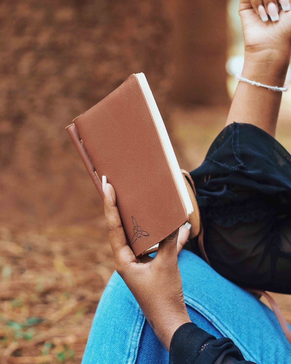 erregatti's tweet photo. The Chestnut Journals are back in stock.

This seems to be one of the most elusive colours and you can now get it on our website, in all its different sizes and paper types.

Fully made in Kenya. 🤍

#Handmade #Leather #Journal #MadeInKenya #MadeWithLove https://t.co/SuIERIi2GZ