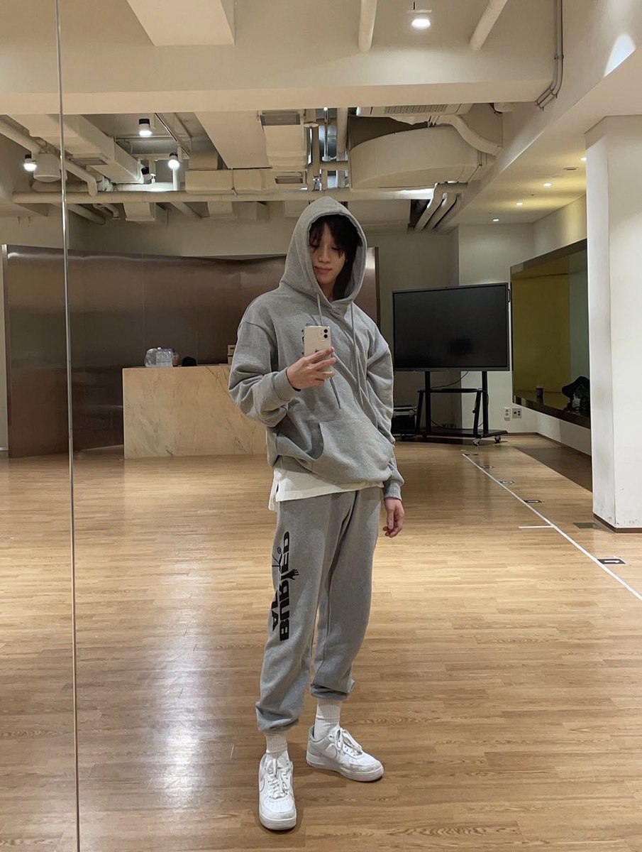 dailyltm's tweet photo. taemin’s dance practice mirror selfies https://t.co/ajkdux5gyc