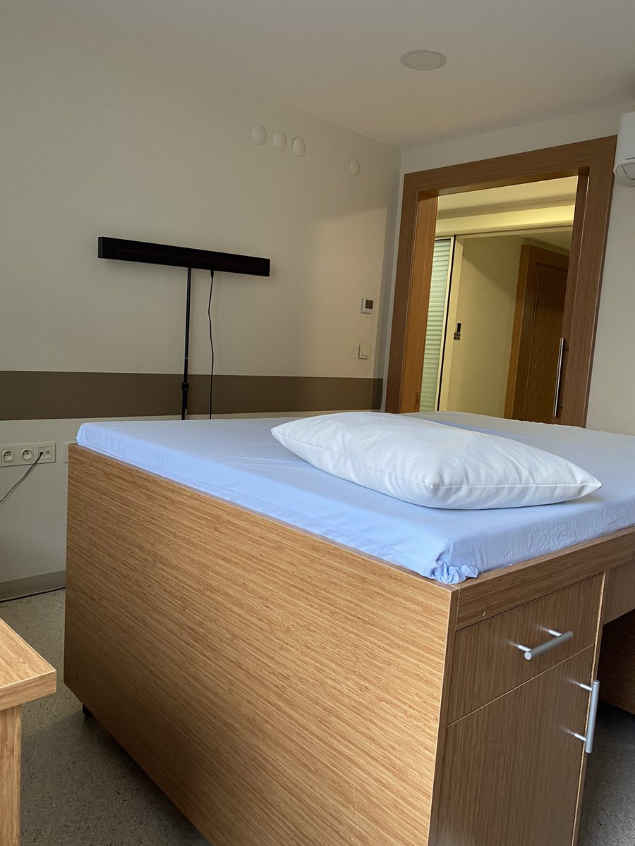 Şuraya yatmamak için kendimi zor tutuyorum