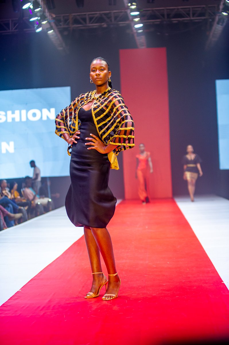Muyiwa4tography's tweet photo. LIQUID FASHION & DESIGN showcasing on the runway @afwnigeria
#runwayshow
#muyiwa_photography
#afwn2022
#fashiondesigner #clothingbrand
#fashion #fashionshow #clothigs
#fashionbrand #fashionblogger
#fashiononline #adire #adireworld https://t.co/CDEdGxhgRb