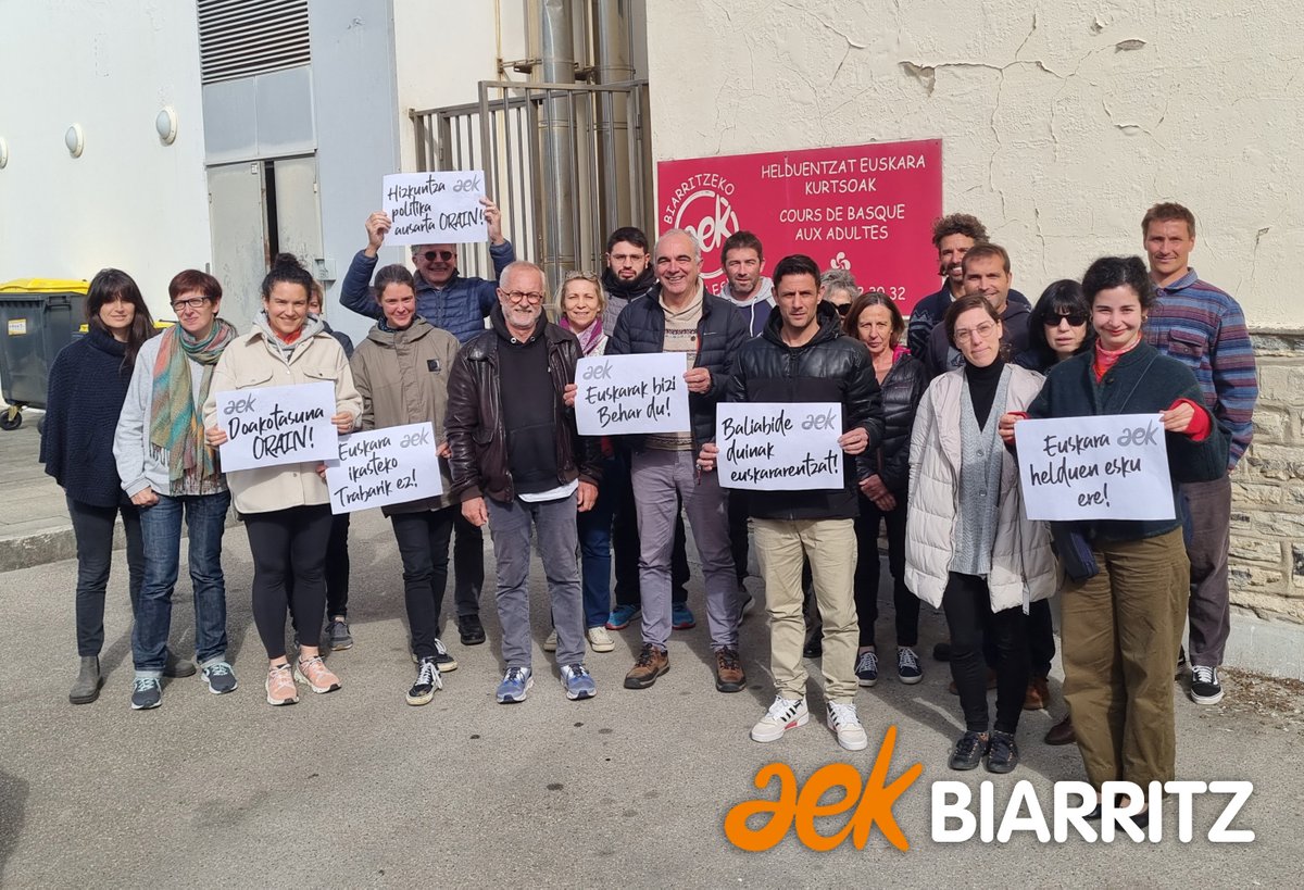 aekiparralde's tweet photo. Apirilaren 22an, denak Baionara! 
#EuskarariTrabarikEz
#BaliabideDuinakEuskararentzat https://t.co/PfMUfKDUYJ