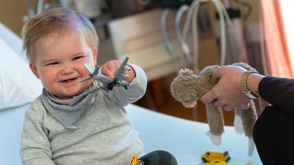 Vandaag lanceren wij ons kinderziekenhuis! Ben je benieuwd wat de naam wordt? Die maken we vanmiddag om 17.00 uur bekend tijdens een heus kindergala voor onze patiënten, Iedereen kan meekijken, volg vanaf 16.30 uur de livestream: youtube.com/watch?v=My9X3n…