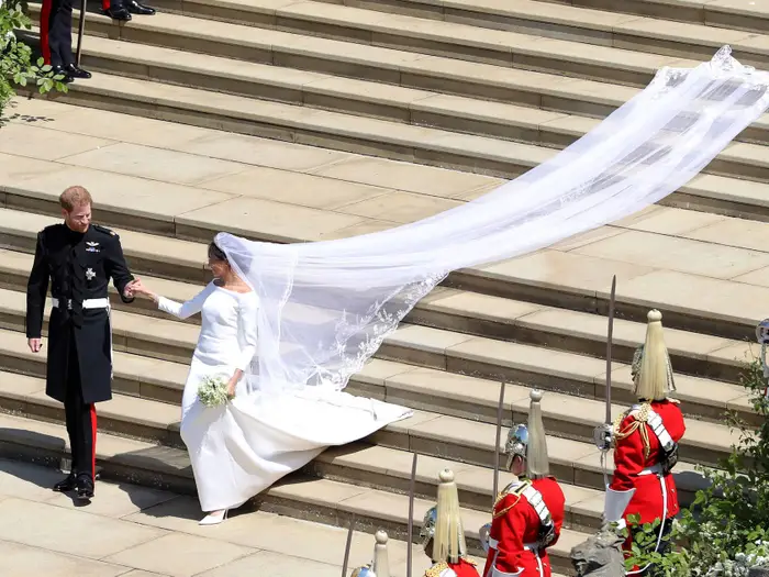 duguncom's tweet photo. Düğünden önce ben: Sade bir düğün istiyorum.💁🏻♀️
Düğün günü ben: 👰🏻♀️👑
#düğüngünü #gelin #meghanmarkle #düğüncom #düğün #duguncom https://t.co/oYbIIQJfwF