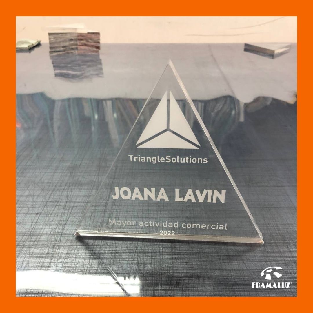 framaluz's tweet photo. Triangle Solutions es una gran empresa de recursos humanos para la que realizamos estos premios tan originales en metacrilato incoloro con grabado láser, por supuesto, con forma de triángulo porque la marca de la empresa debe estar presente en todos los detalles 🔺 https://t.co/XBSF3I6EZo