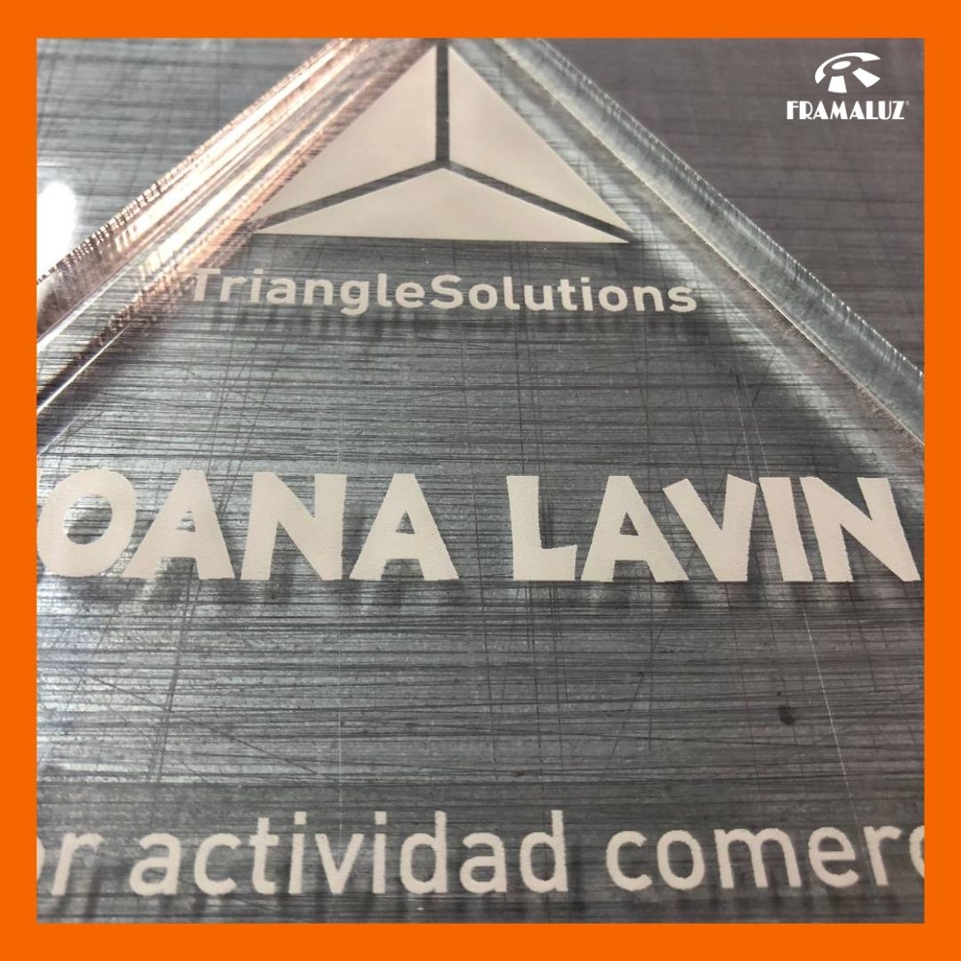 framaluz's tweet photo. Triangle Solutions es una gran empresa de recursos humanos para la que realizamos estos premios tan originales en metacrilato incoloro con grabado láser, por supuesto, con forma de triángulo porque la marca de la empresa debe estar presente en todos los detalles 🔺 https://t.co/XBSF3I6EZo