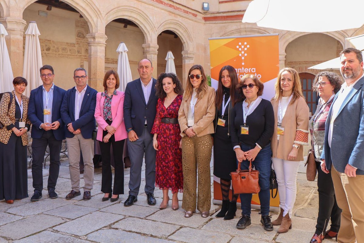 globalesTIC's tweet photo. El martes asistimos a la presentación de La Cantera de Talento. Esta iniciativa, impulsada por la @DipuSG y en la que colaboramos, tiene como objetivo promover el emprendimiento en nuestra provincia. Enhorabuena a todos los proyectos presentados, os auguramos un excelente futuro. https://t.co/c7bHSpzNZ4