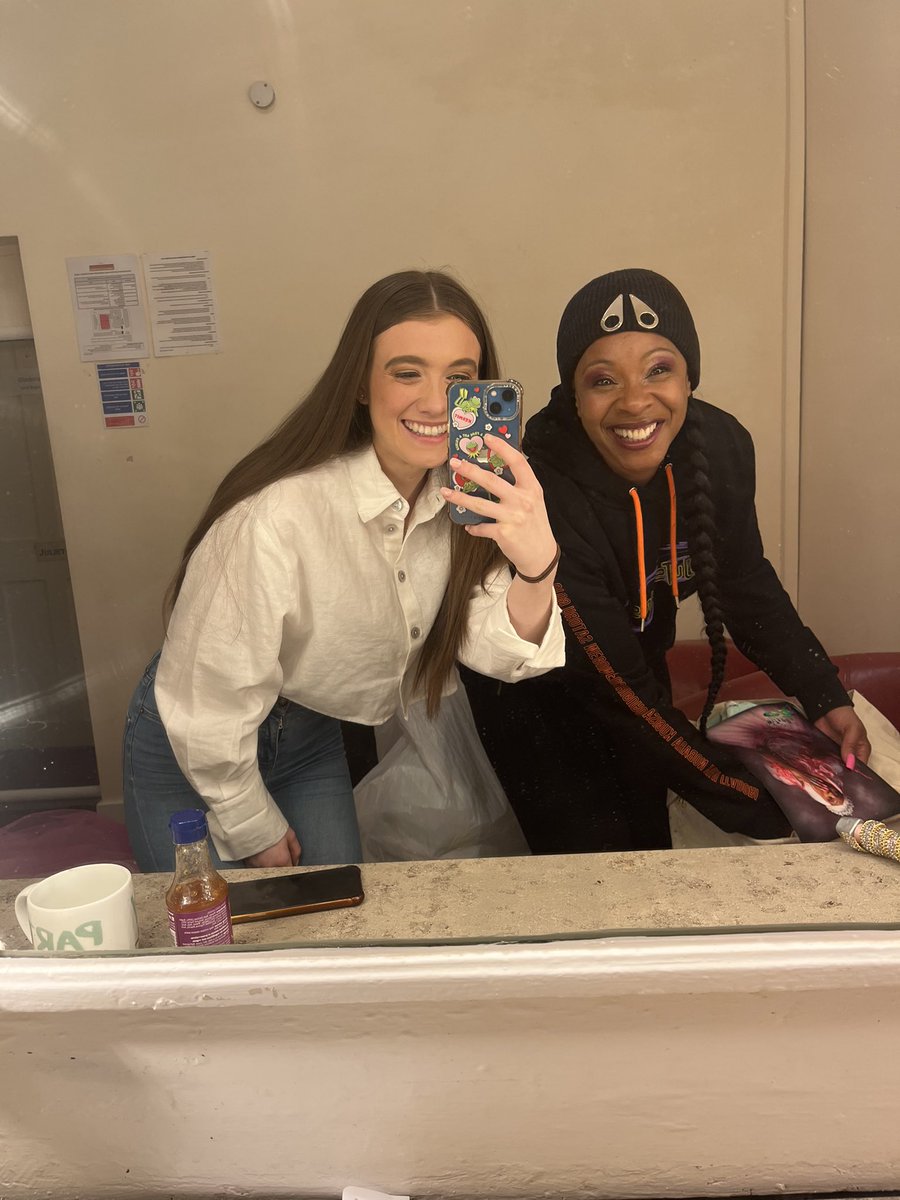 OFFICIALSANDIBOGLE tweet media