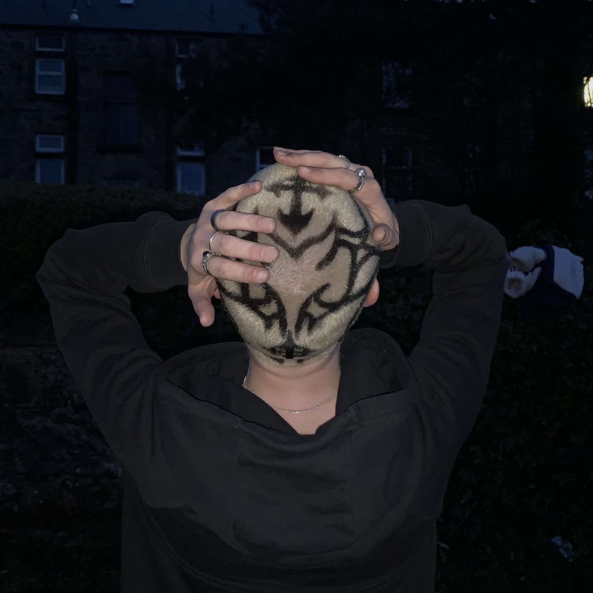 EmJenky's tweet photo. Embracing the buzz https://t.co/mTEEUeOfOI
