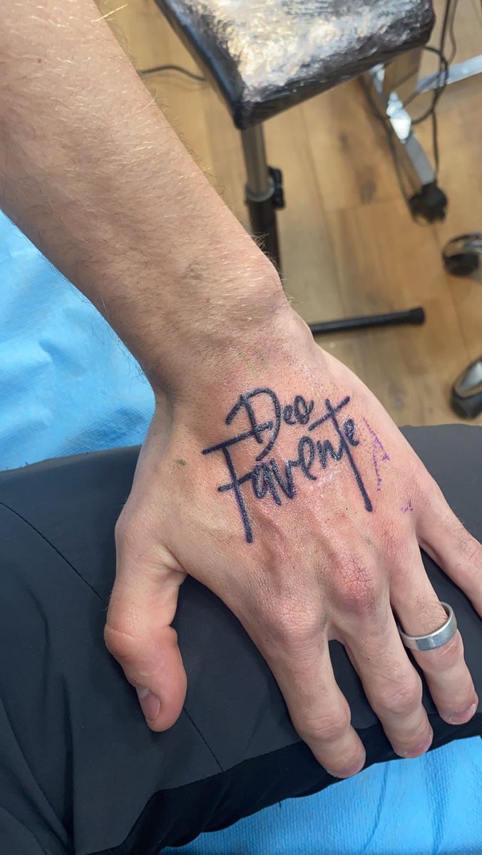 Thomas__Rttr's tweet photo. Se tatouer le meilleur album du S, 
Fait ✅ Deo Favente ✨ @Sch_Mathafack ♥️ https://t.co/52iKsxwNv3