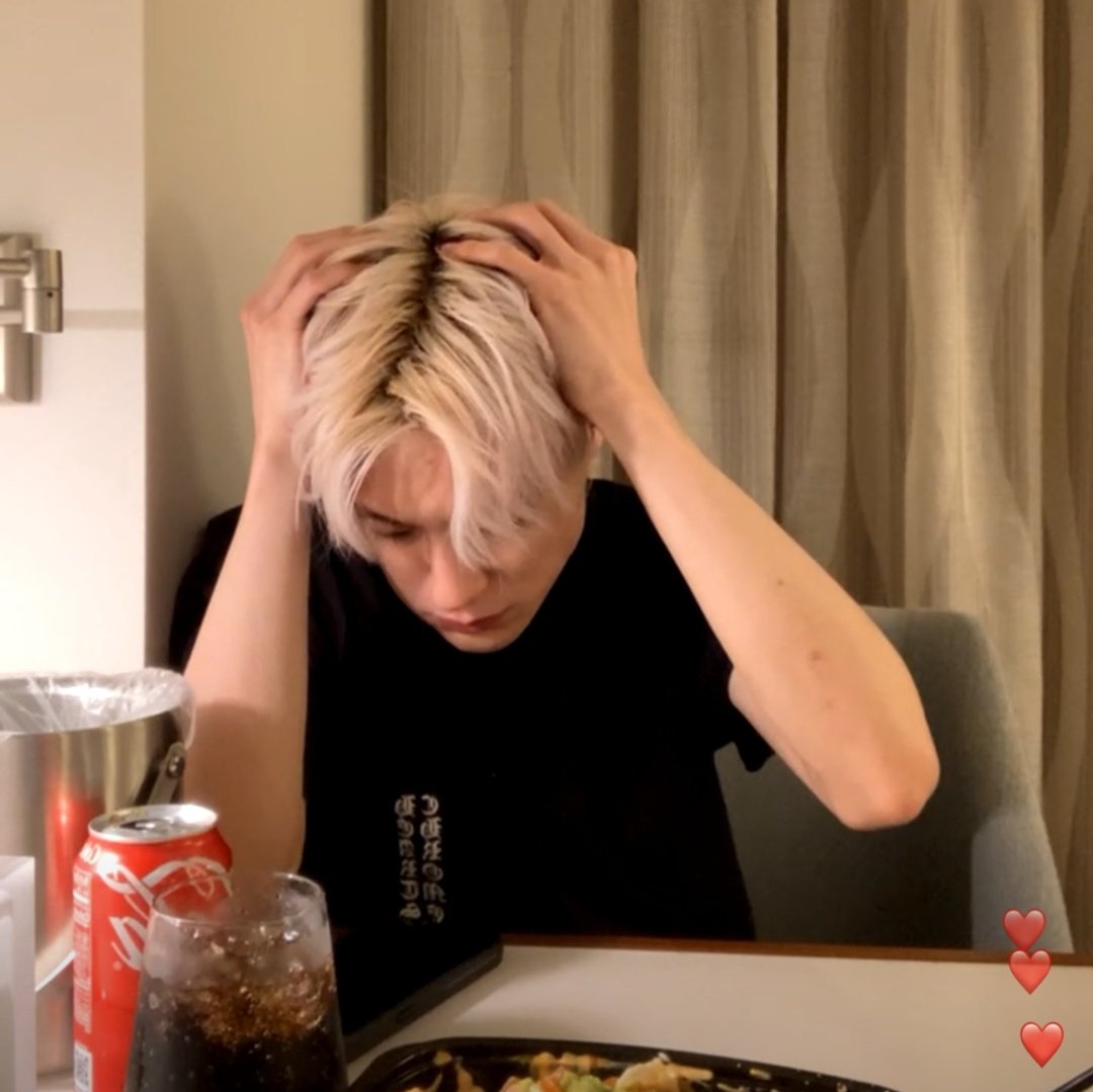 diveintkyo's tweet photo. jeno said : "pusing gue ditanya tanya kenapa ga puasa, padahal kalian tau agama gue apa" bercanda boleh tapi jangan kelewat batas ☝️ https://t.co/8rnABYRUt6