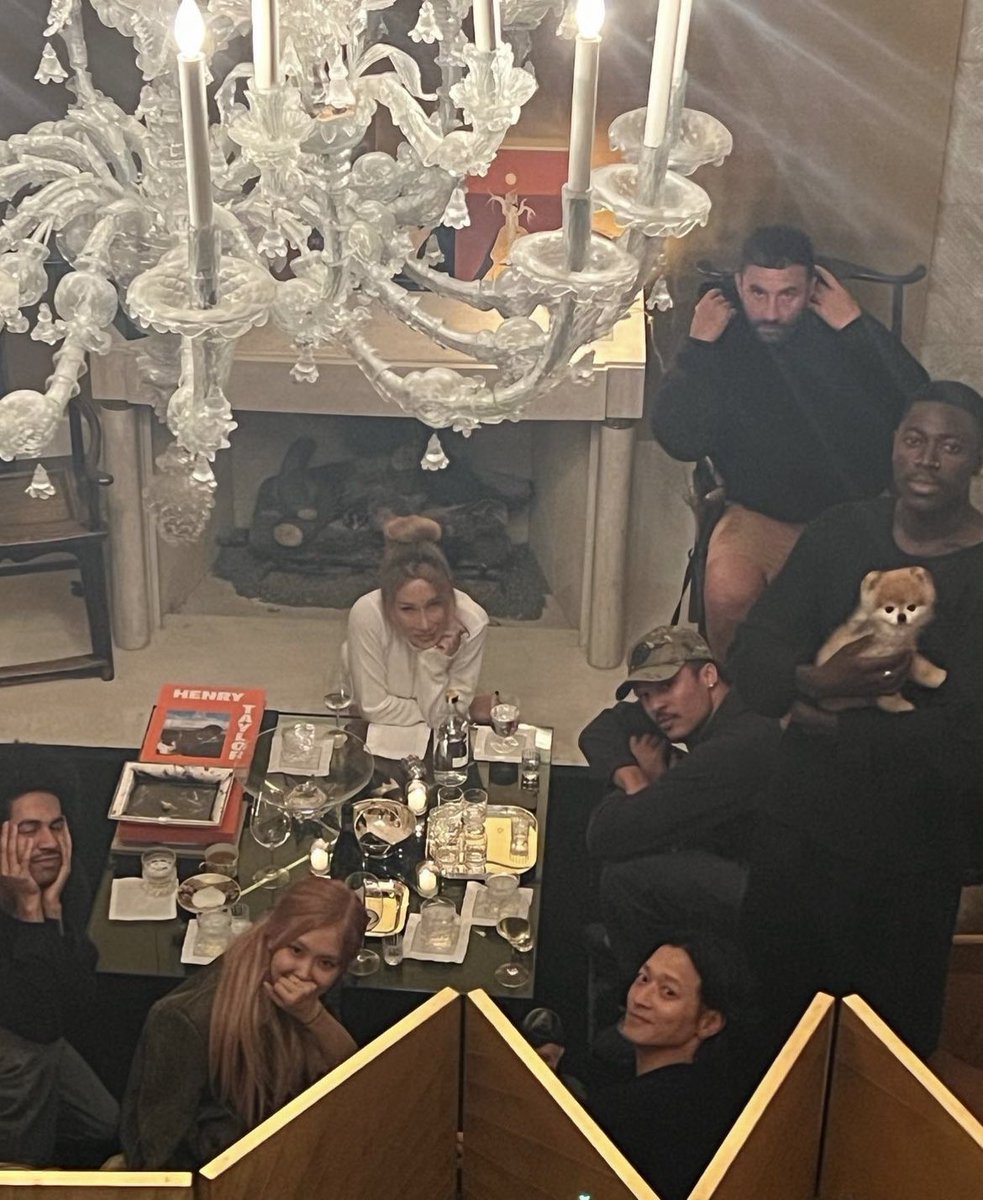 PopCrave's tweet photo. YG Entertainment announces that they will be taking legal action against those spreading intentional lies claiming that #BLACKPINK’s #ROSÉ was using cocaine in a photo with friends.

🔗: https://t.co/c7bc1Sgwl8 https://t.co/B928cgylBs