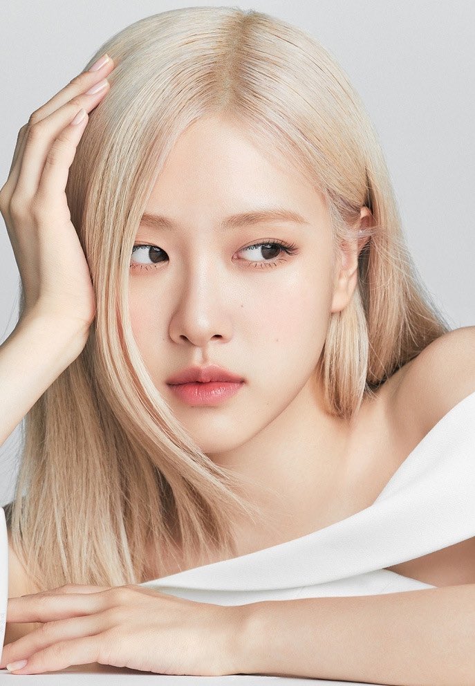 PopCrave's tweet photo. YG Entertainment announces that they will be taking legal action against those spreading intentional lies claiming that #BLACKPINK’s #ROSÉ was using cocaine in a photo with friends.

🔗: https://t.co/c7bc1Sgwl8 https://t.co/B928cgylBs