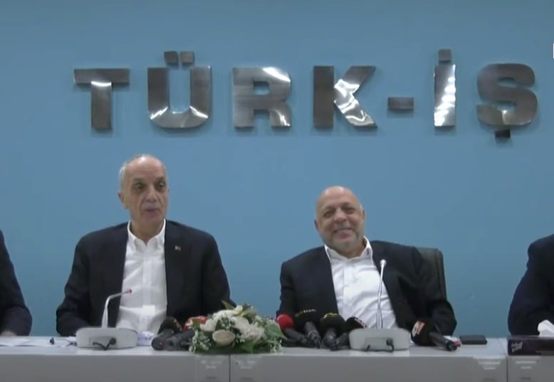 4_isci's tweet photo. Ülkede sendikalı işçi sayısı 2.400.000
minimum 333.60₺ den toplanan aylık aidat tutarı 800.000.000₺ (Sekiz Yüz Milyon Türk Lirası) yani 40 Milyon$ (Kırk Milyon Dolar) yılda 500 Milyon$ yapar. Bu açıklamaları yaparken bizler utandık siz utanmadınız mı_?
#KamuÇerçeveProtokolü2023 https://t.co/ZXGkjDZySQ