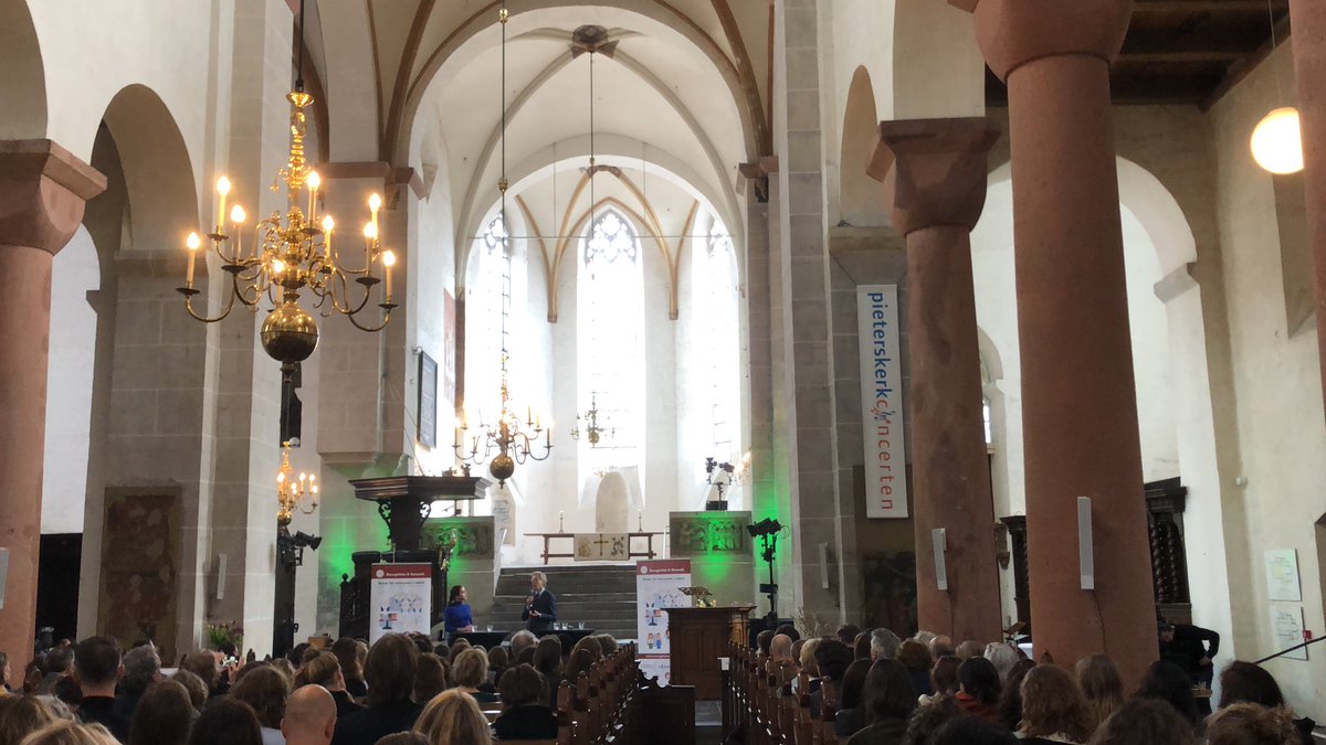@RHDijkgraaf points towards our national @RecogRewards efforts as an important “export product”. 

His presence at #RRFestival2023 is a great recognition (!) of these efforts. 

Paraphrase: “Politicians didn’t invent the H-index and they don’t care”.

#Academia