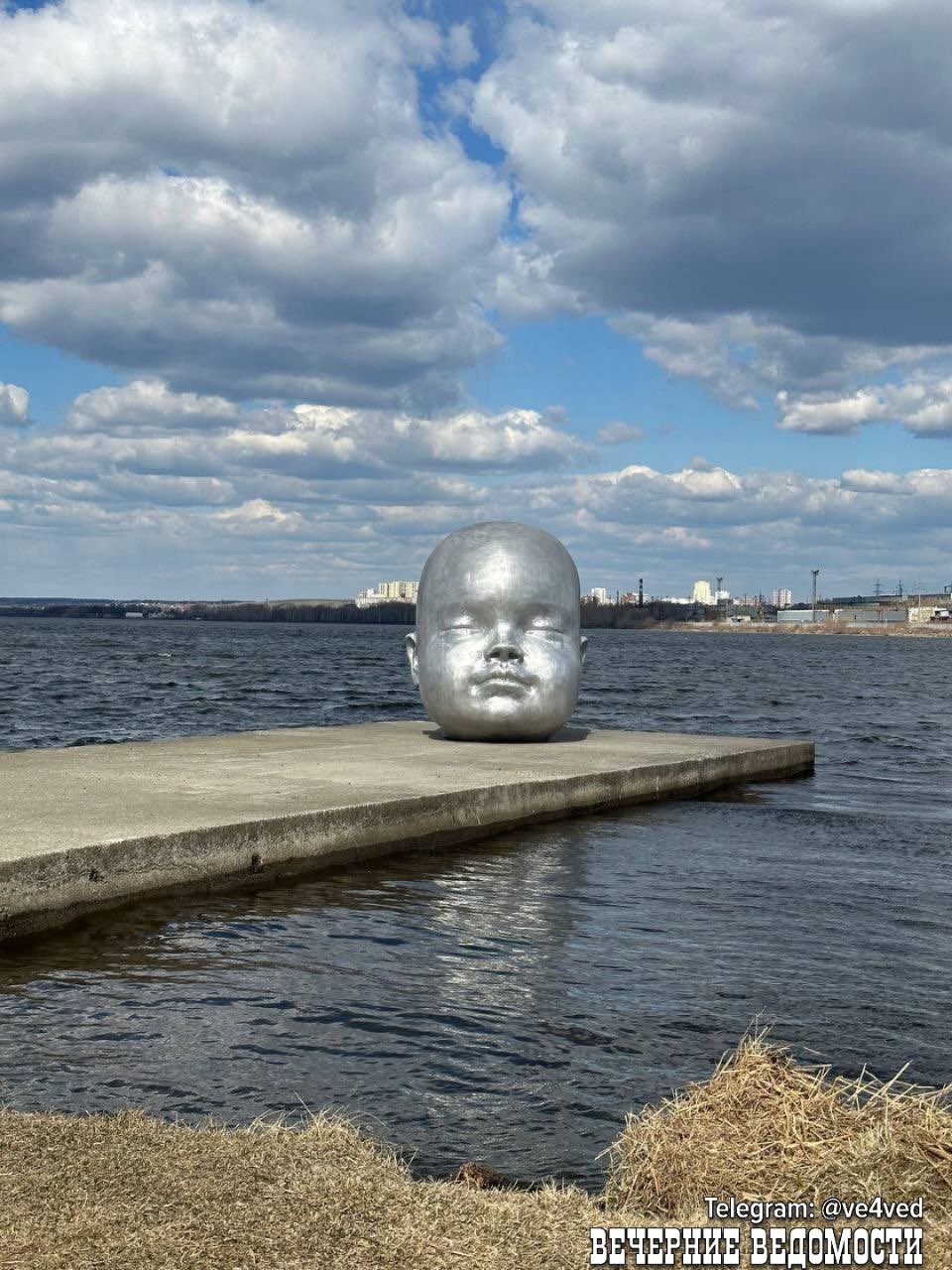 Андрей Пивоваров on Twitter: "В Екатеринбурге установили голову ...