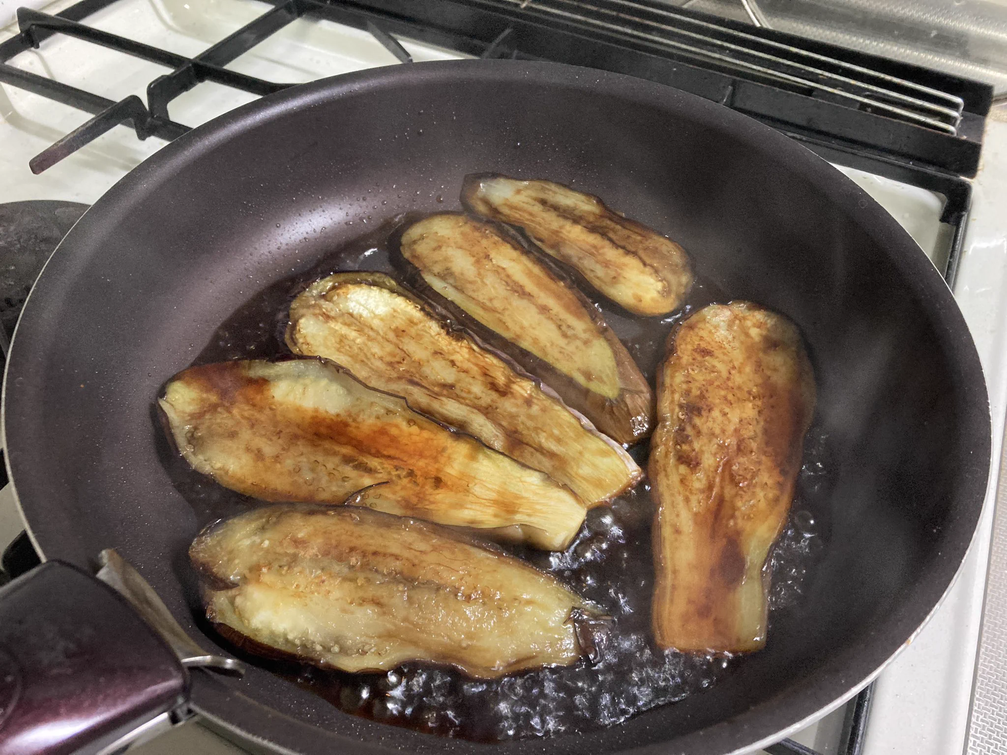 この味付けはご飯がよく進みそう！ナスを使った、とっても美味しそうな「蒲焼き」のレシピ！