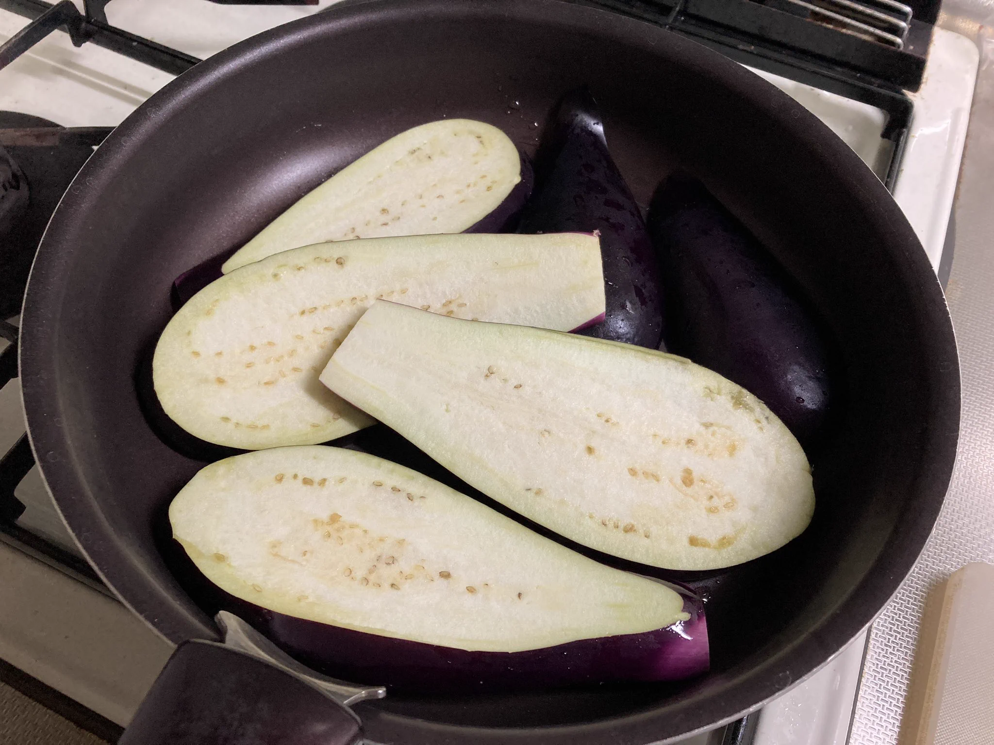 この味付けはご飯がよく進みそう！ナスを使った、とっても美味しそうな「蒲焼き」のレシピ！